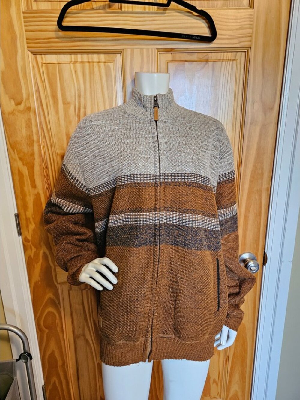 💛 34. Point Zero Gold Black Label Men's Size XL Semi Fit Sweater